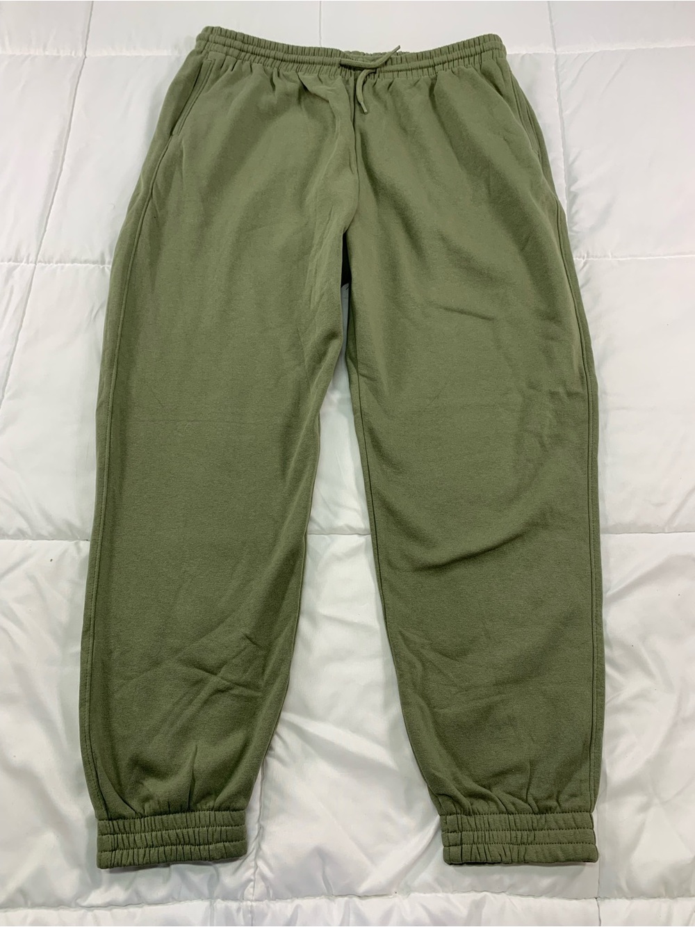 New divided jogging pants size L